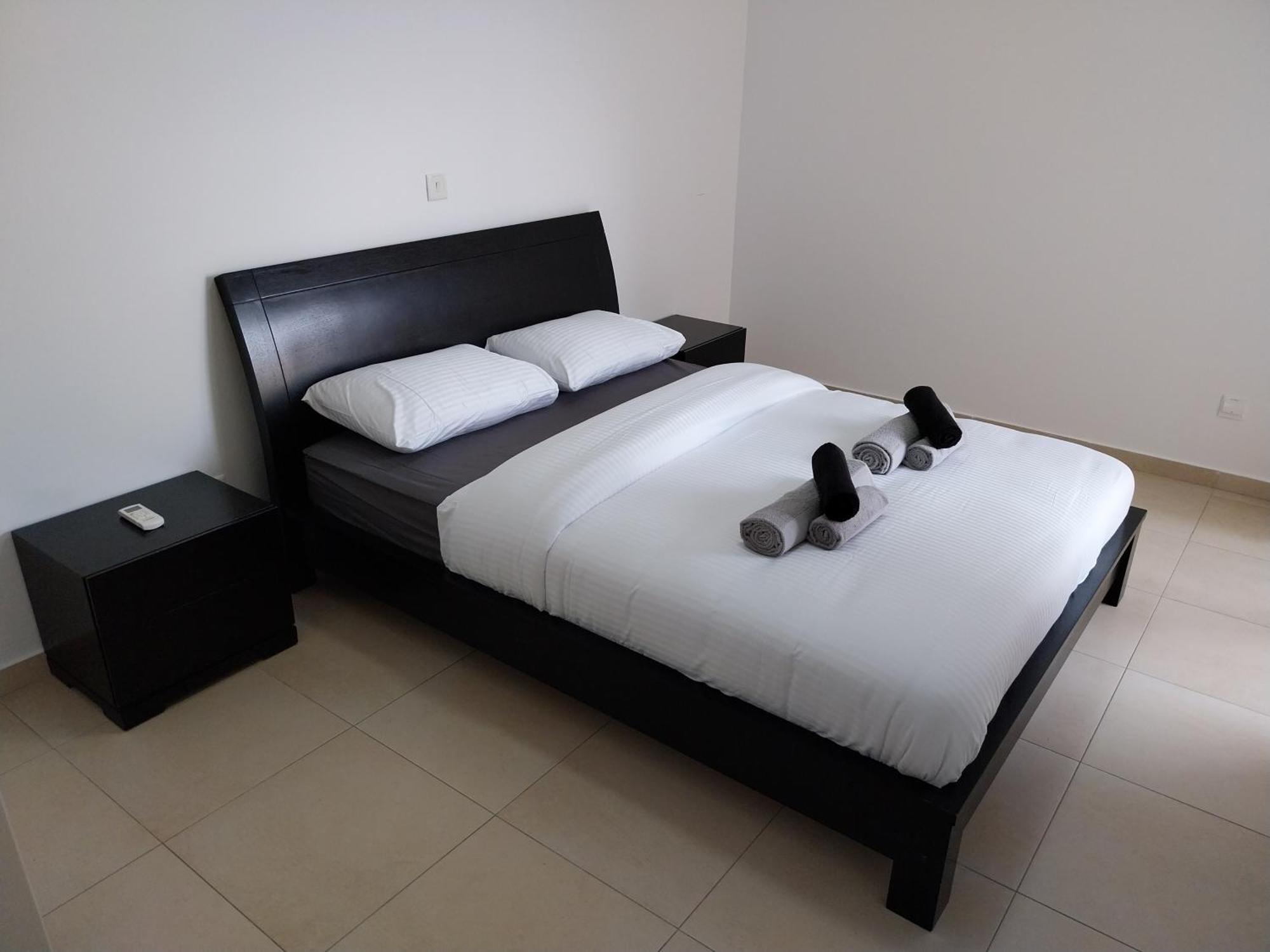 Luxurious Five Star Amenities Apartment *