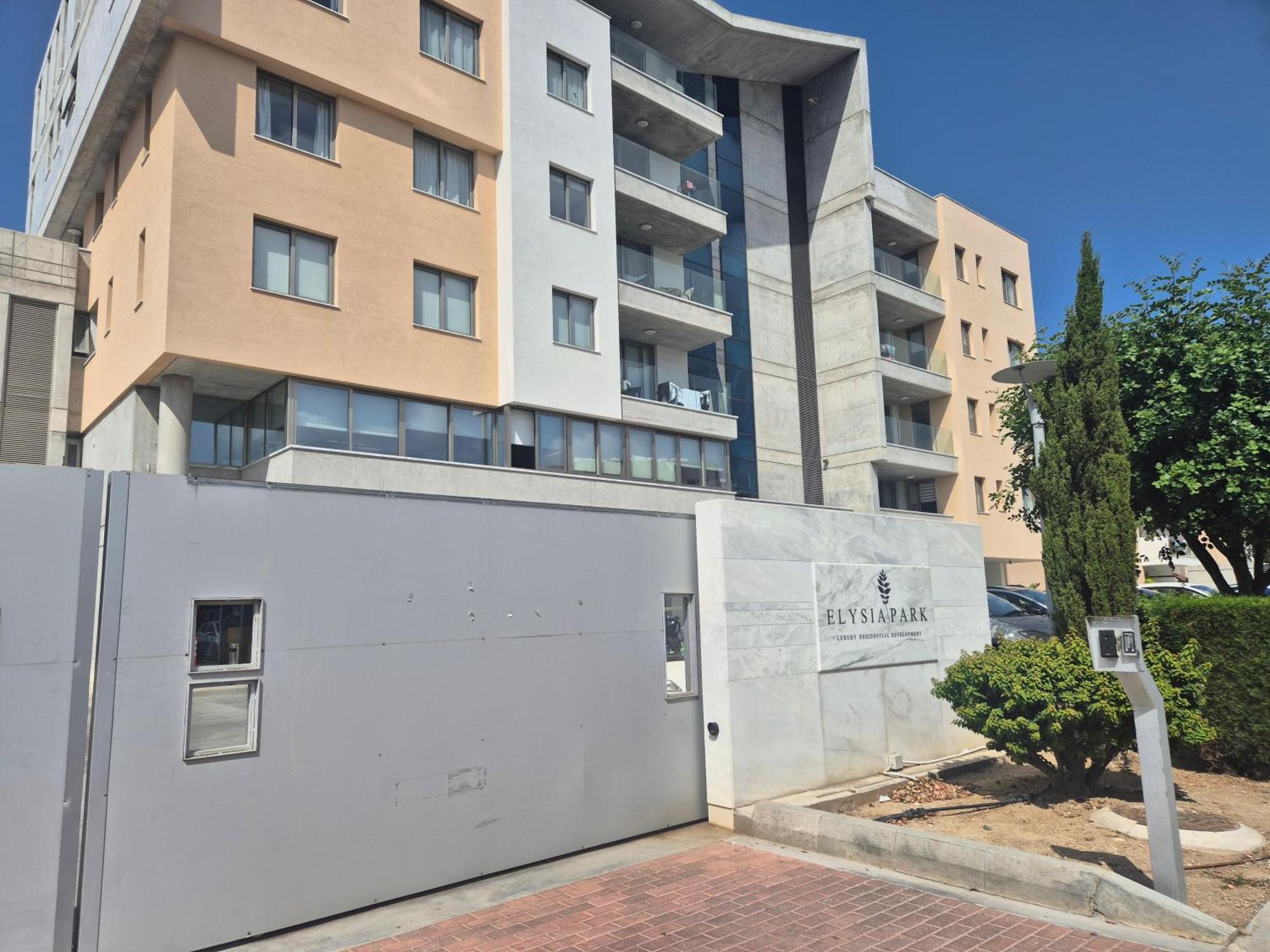 Apartment Luxurious Five Star Amenities